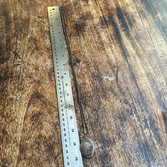 Sterling silver and carved abalone shell Virgin Mary necklace or brooch pin - Picture 4 of 8